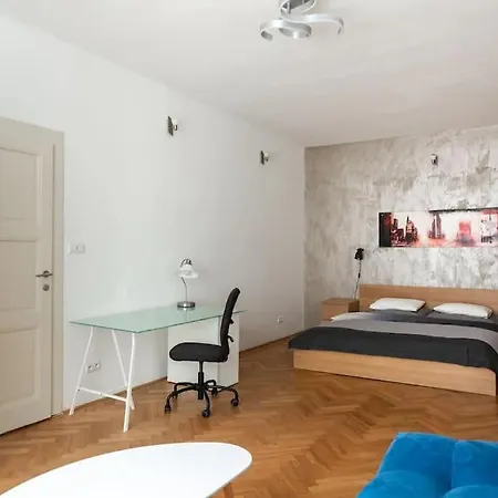 2 Bedrooms Apt Near Wenceslas Sq Prague Exterior photo