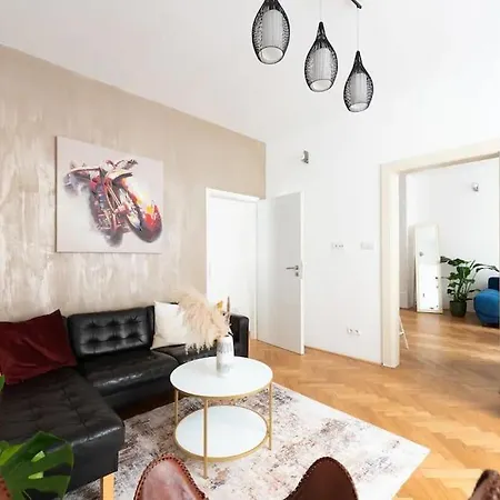 2 Bedrooms Apt Near Wenceslas Sq Prague Exterior photo