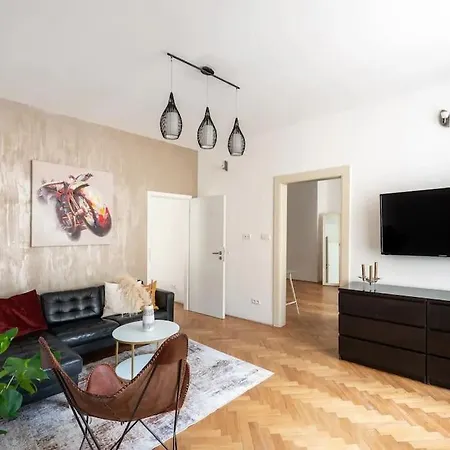 2 Bedrooms Apt Near Wenceslas Sq Prague Exterior photo