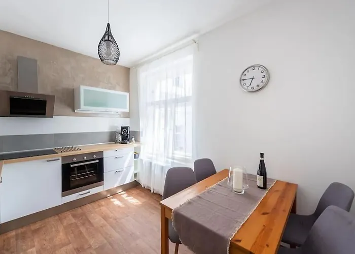 2 Bedrooms Apt Near Wenceslas Sq