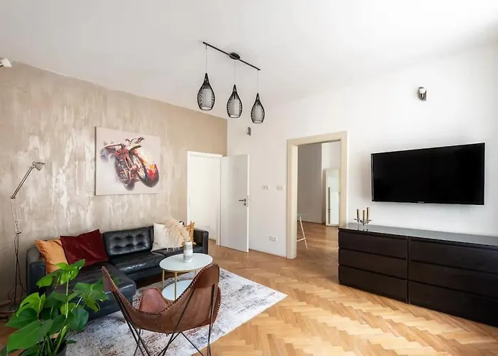 2 Bedrooms Apt Near Wenceslas Sq