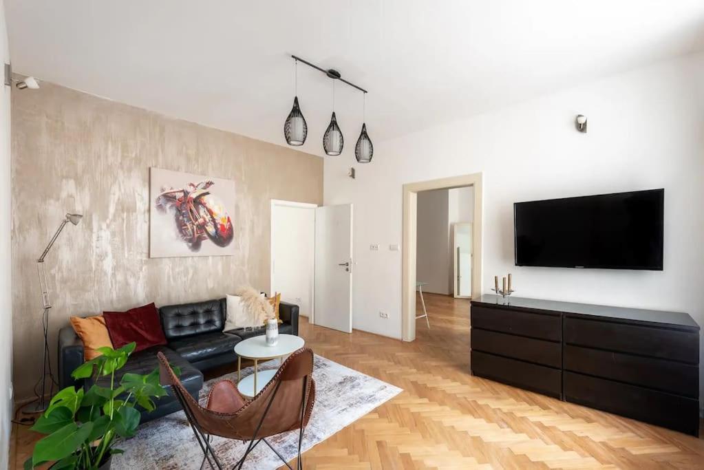 2 Bedrooms Near Wenceslas Sq * Praha